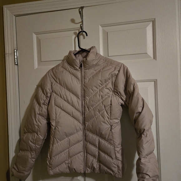 Patagonia Jackets & Blazers - Patagonia Women's Puffer Jacket in Light Beige
